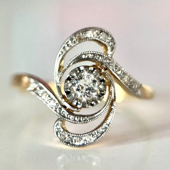 Vintage gold ring with zirconium spiral