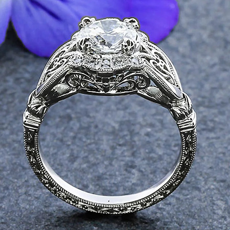 Elegant zirconium ring in sterling silver