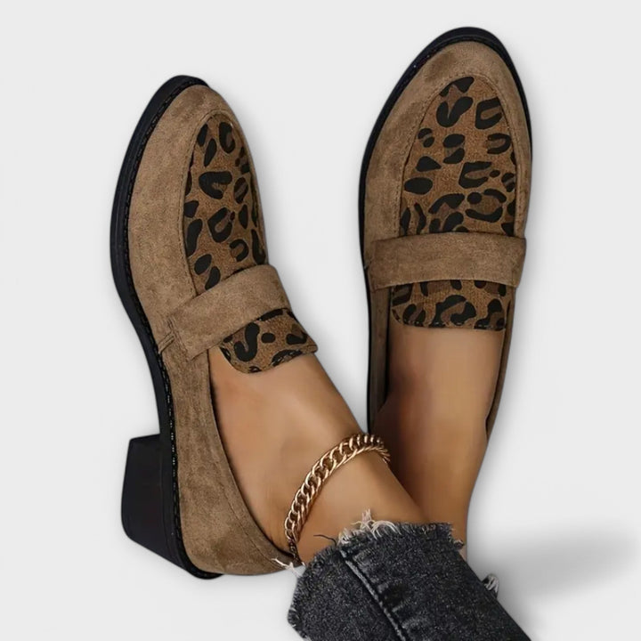 Leopard Kiss – Kayla