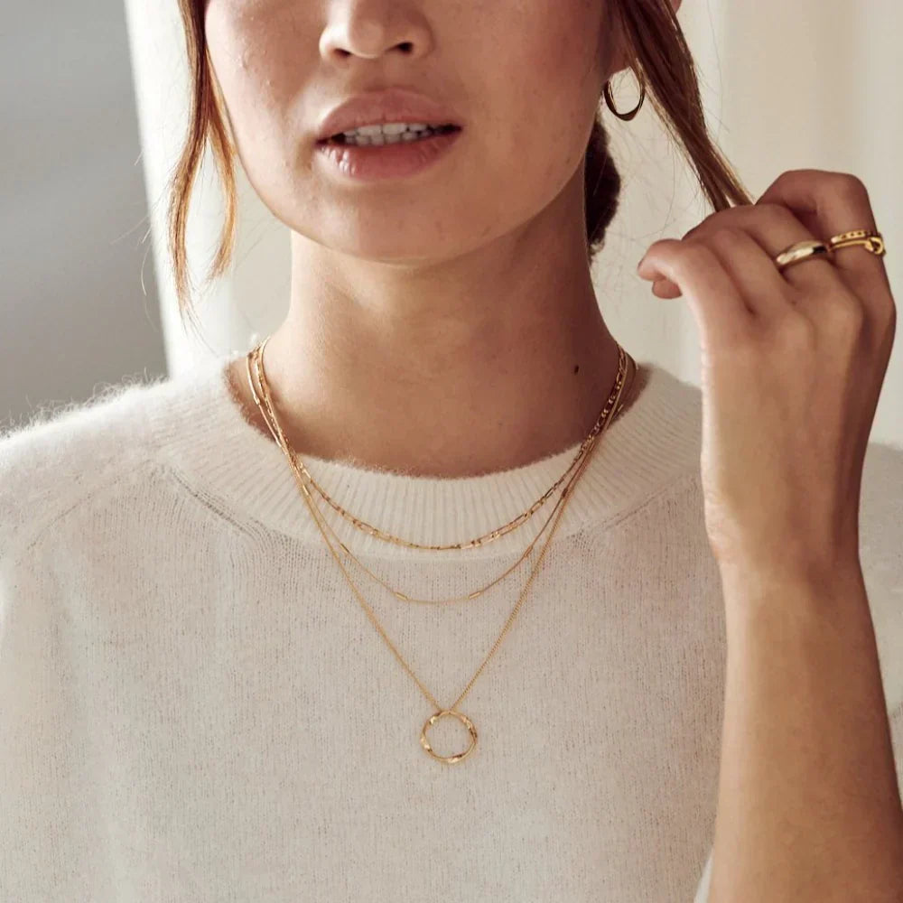 Three-row necklace with open circle