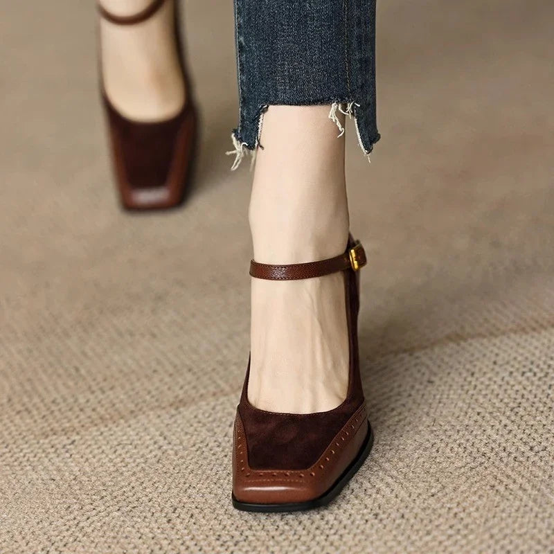 Flora Classic Pumps