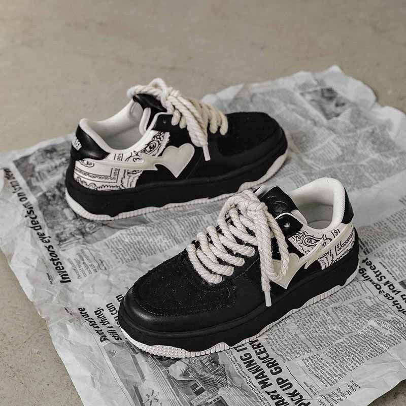 Black Sneakers VS Heart