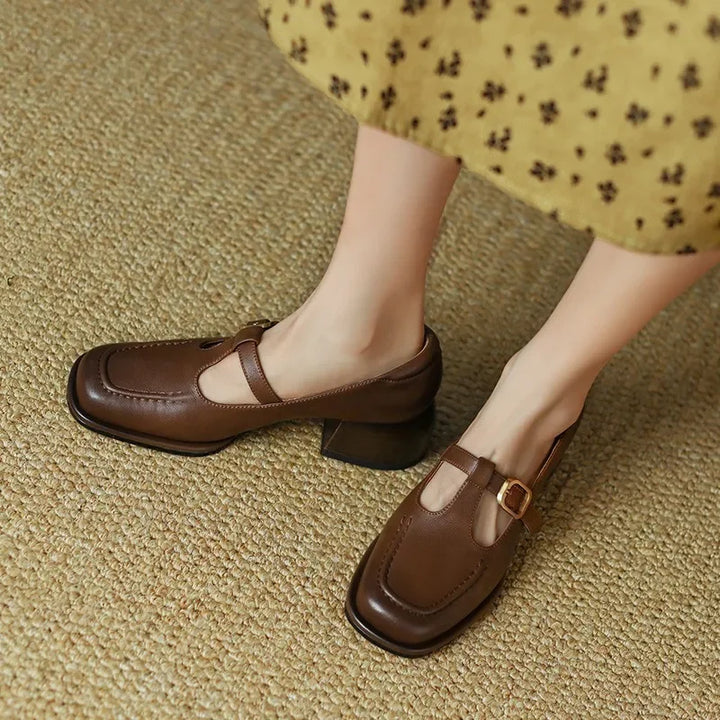Solenne T-Strap