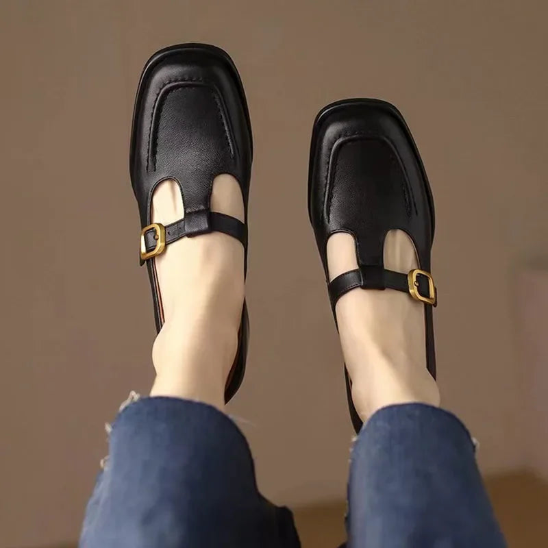 Solenne T-Strap