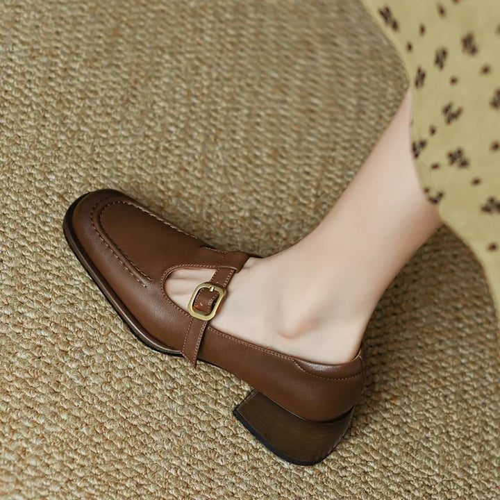 Solenne T-Strap