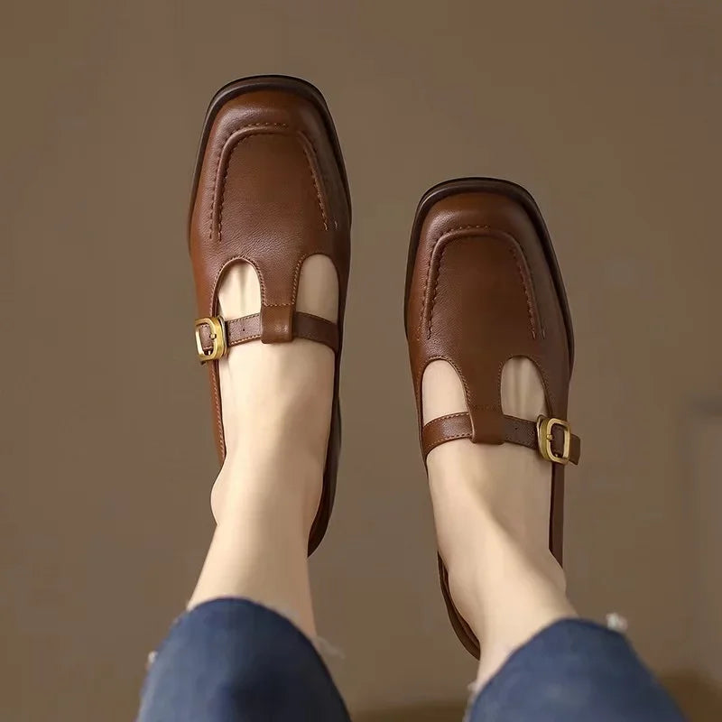 Solenne T-Strap