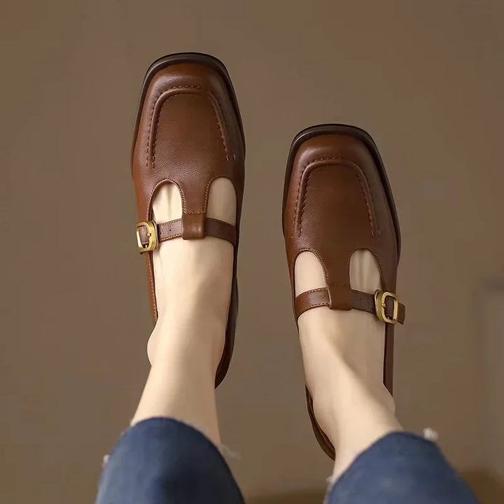 Solenne T-Strap