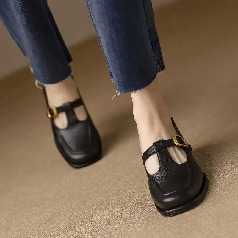 Solenne T-Strap