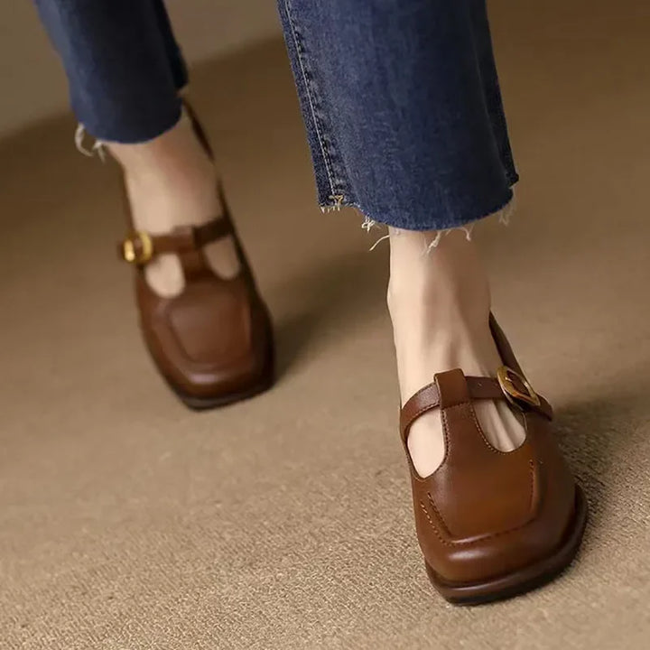 Solenne T-Strap