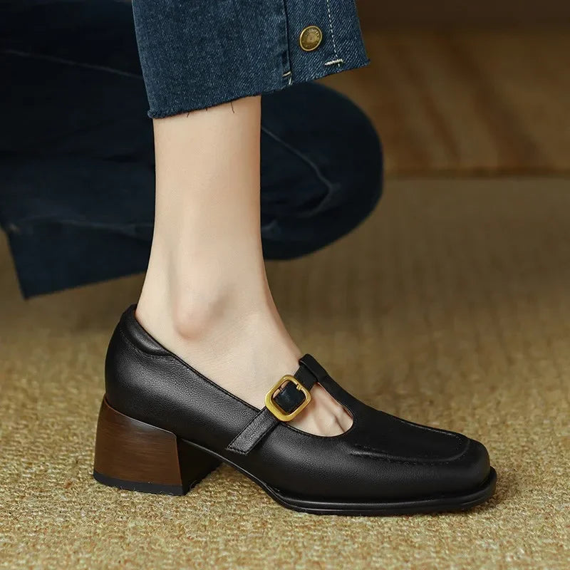 Solenne T-Strap