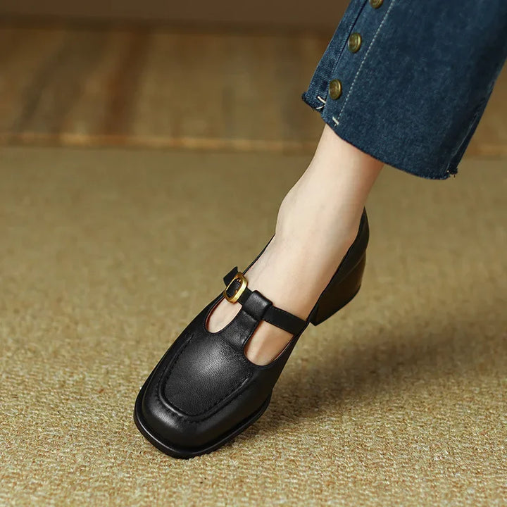 Solenne T-Strap