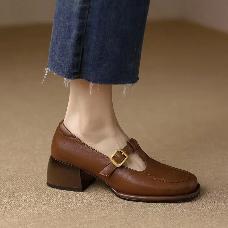 Solenne T-Strap
