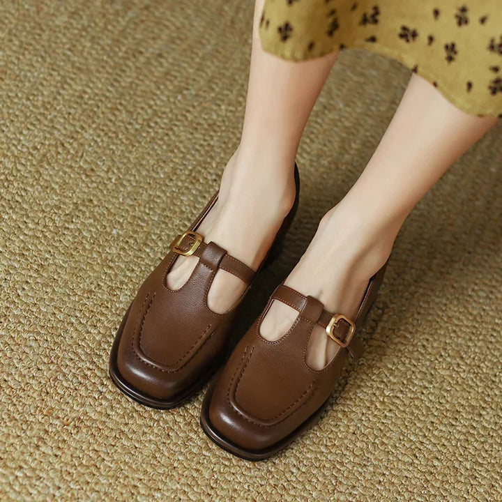 Solenne T-Strap