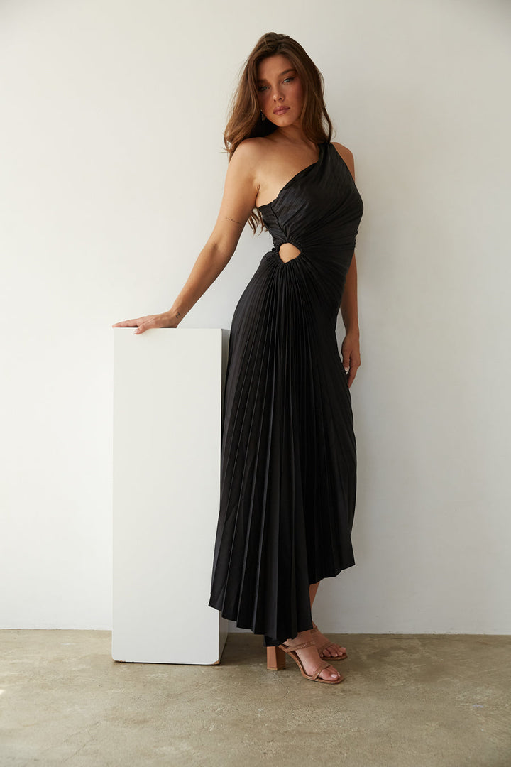 Ivana - Pleated Muse